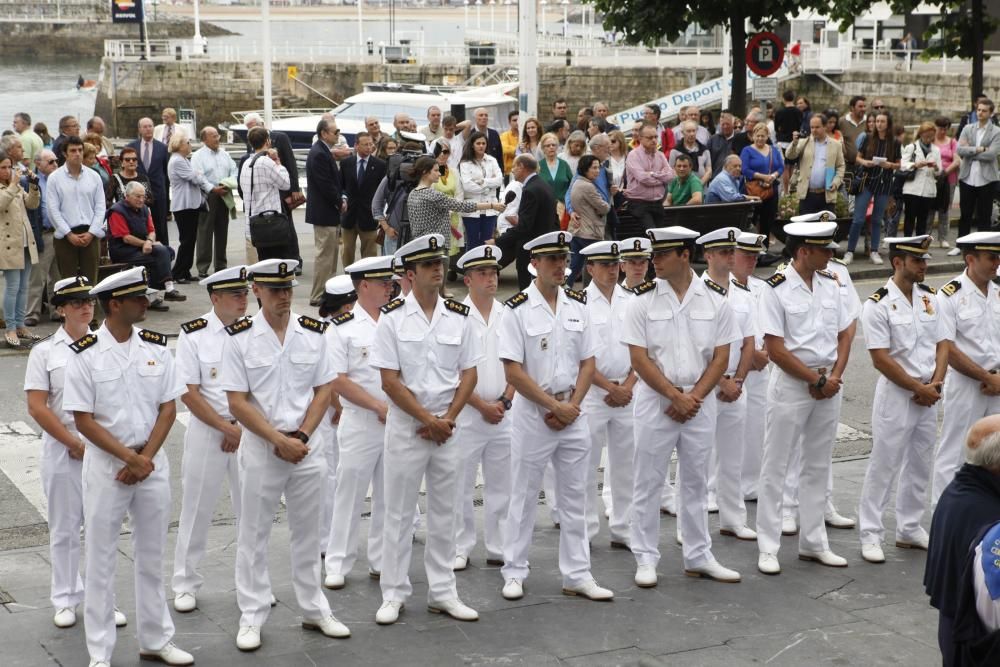 Un encuentro en la costa gijonesas y un homenaje a Alvargonzález