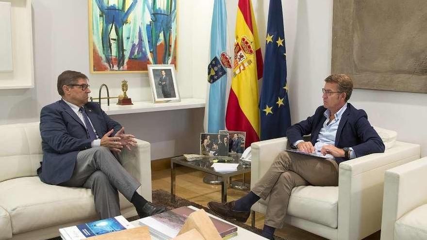 El rector, Julio Abalde, reunido ayer en Santiago con el presidente de la Xunta, Alberto Núñez Feijóo.