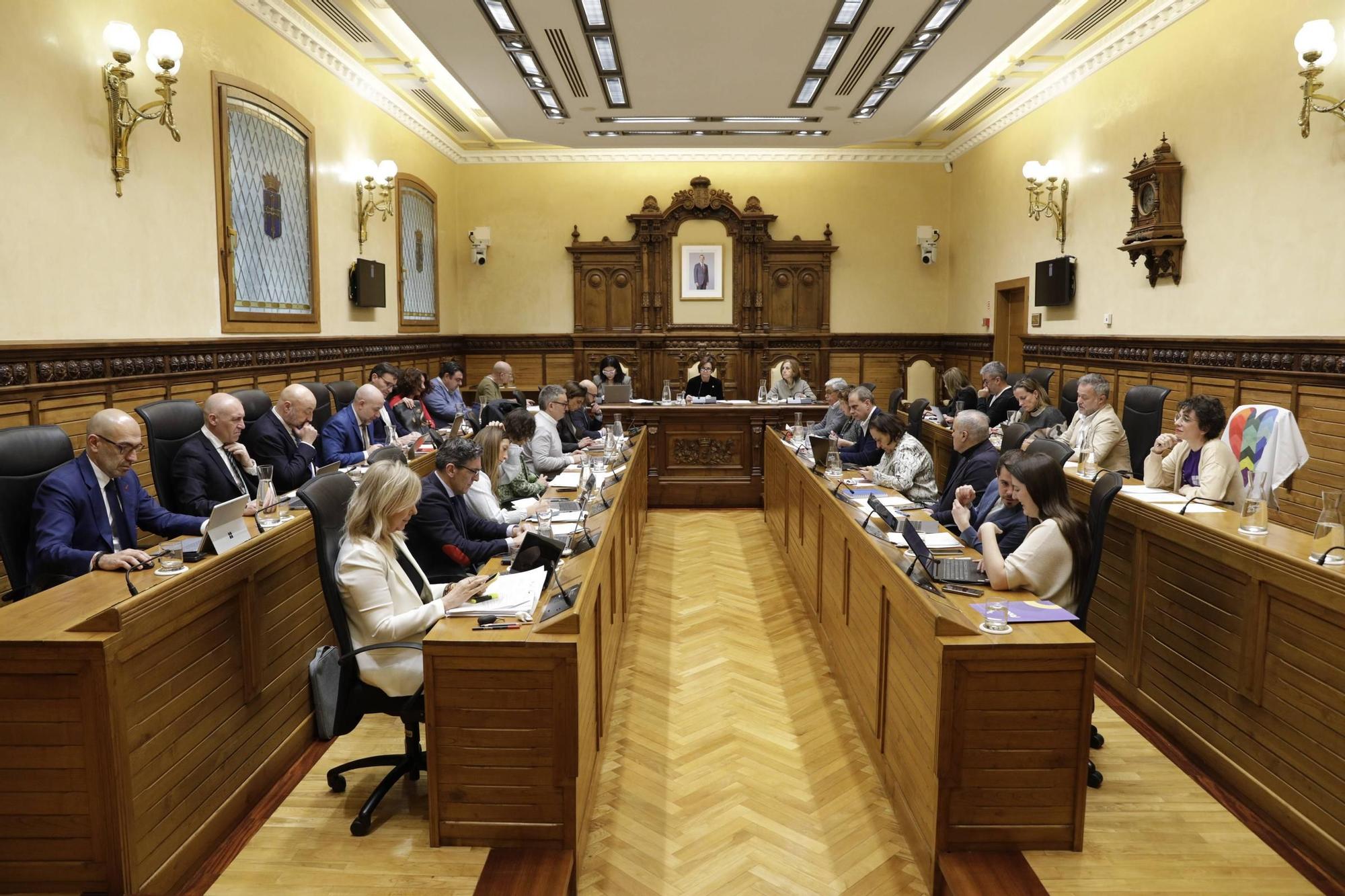 El Pleno del mes de marzo en Gijón, en imágenes