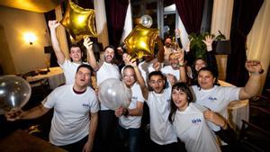 El personal del restaurante Aleia (Barcelona) celebra la consecución de la segunda estrella Michelin, esta noche.
