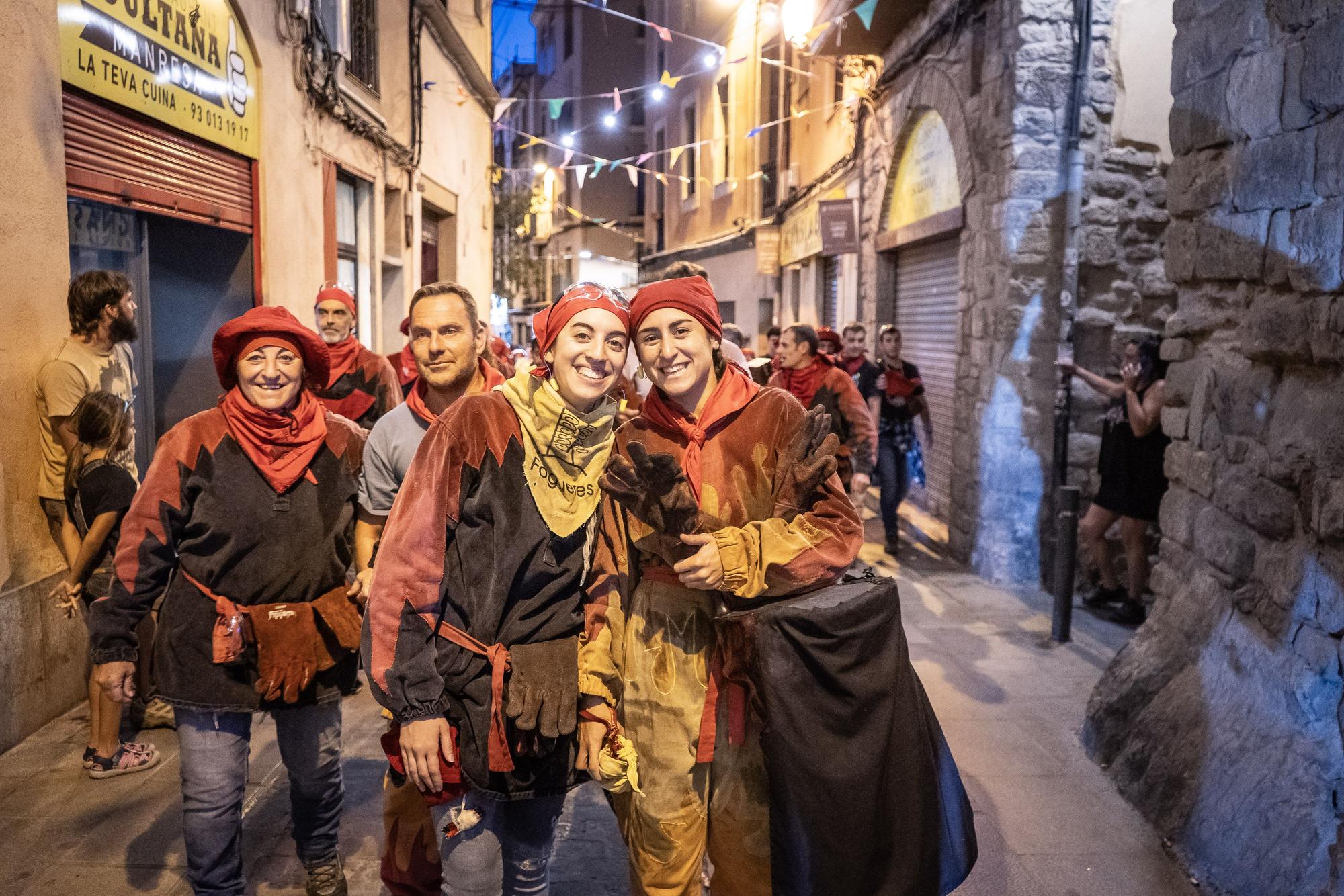 Un Correfoc multitudinari omple de pólvora i gresca el centre històric de Manresa