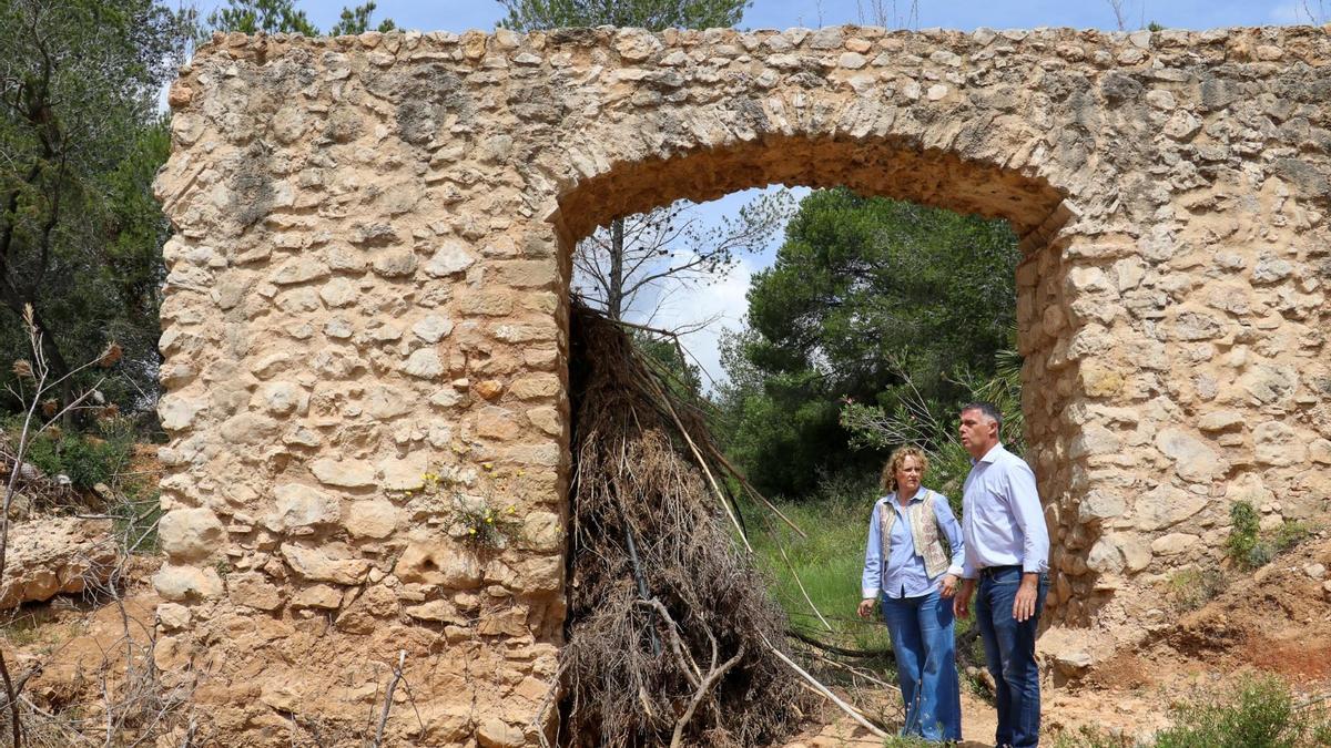 Folgado y Golzalbo en una visita a uno de los elementos afectados por la dana