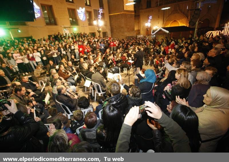 GALERÍA DE FOTOS -- Villancicos en el Mercat de Nadal