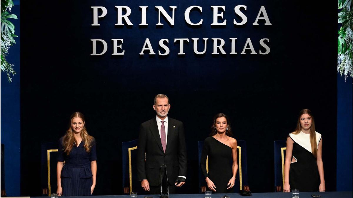 entrega de premios Princesa de Asturias.  La princesa heredera de Asturias Leonor, el rey Felipe VI de España, la reina Letizia de España y la princesa Sofía de España presiden la ceremonia de entrega del premio Princesa de Asturias