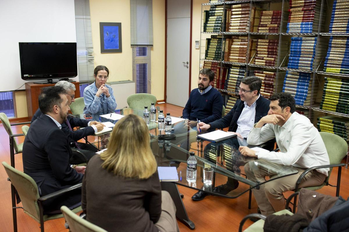 La mesa de expertos extremeños de Hospitales Parque se desarrolló en la hemeroteca de El Periódico Extremadura.