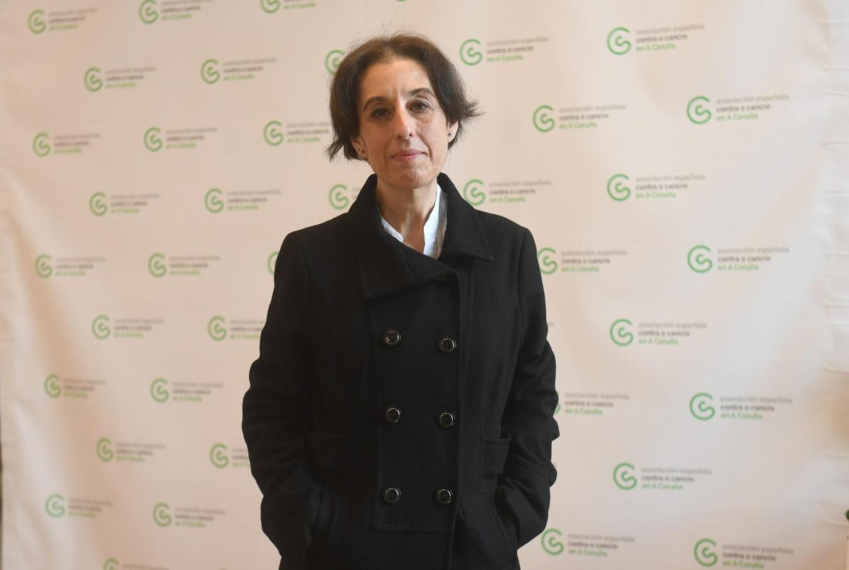 María Losada, en la sede de la Junta Provincial de la AECC en A Coruña.