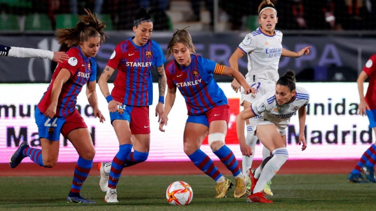 Martens, Jenni y Alexia durante el partido ante el Real Madrid