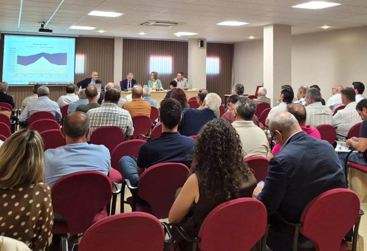 Numerosos cooperativistas estuvieron presentes en la sede de Cieza para el balance del ejercicio del año pasado.