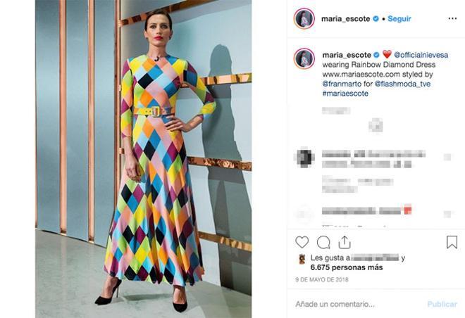 Nieves Álvarez con vestido arcoíris de María Escoté para presentar 'Flash Moda'