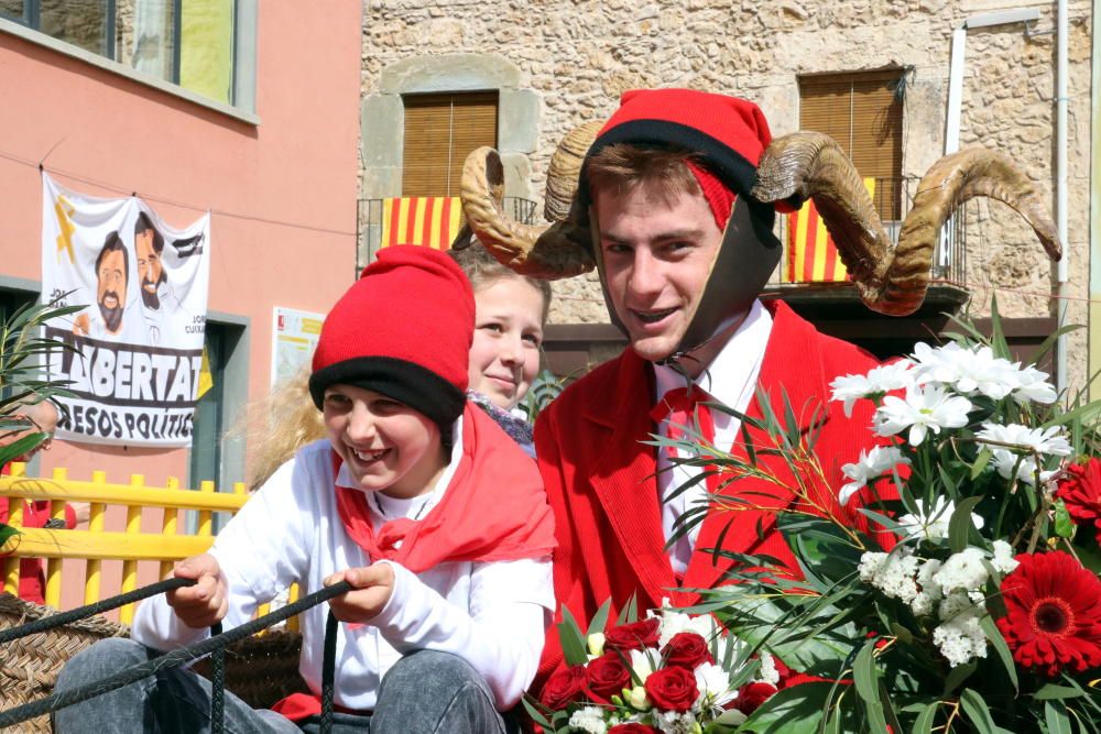 Cornellà del Terri celebra la plantada de l'Arbre i el Ball del Cornut