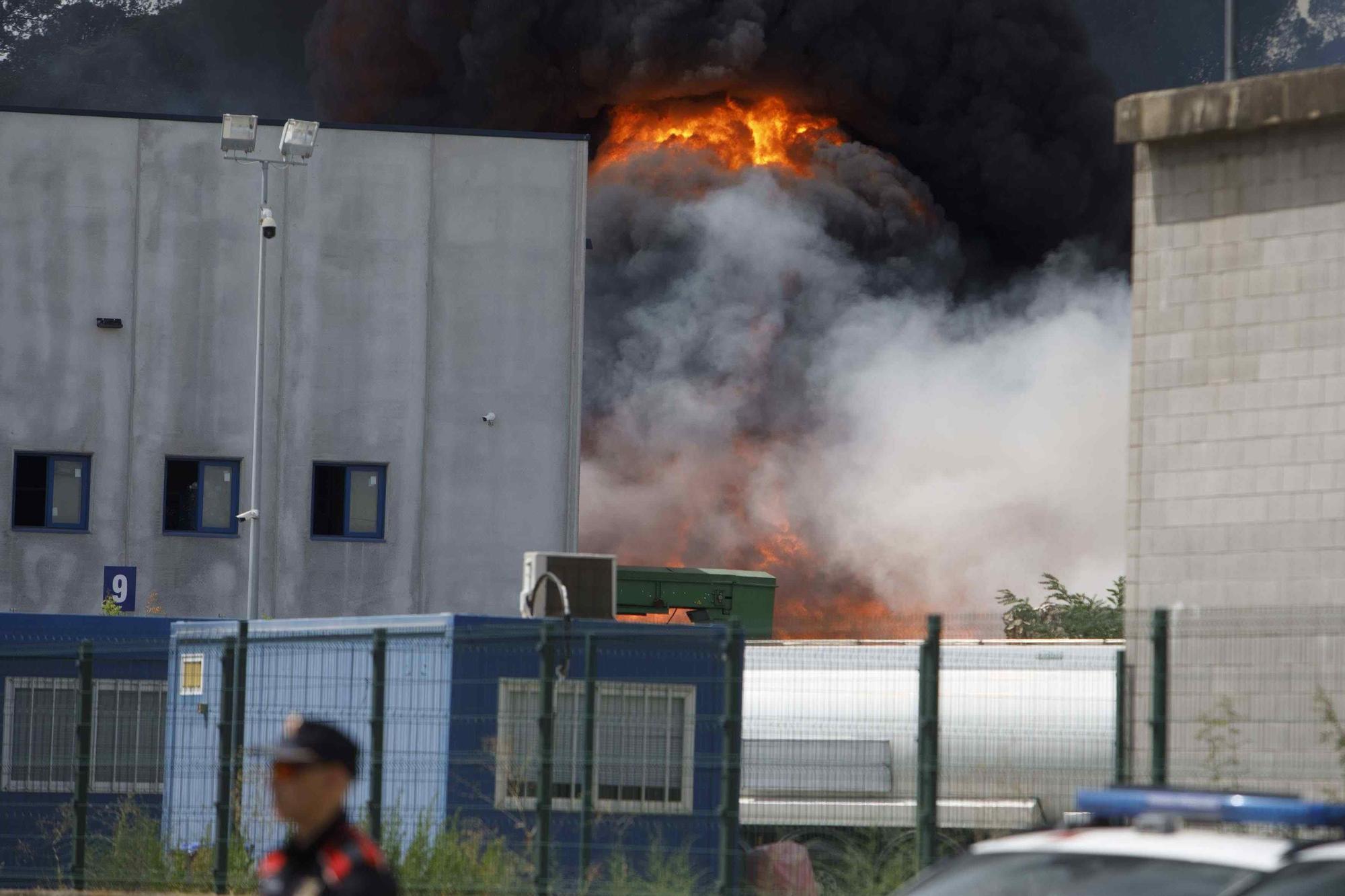 Incendi a una planta de triatge de Riudellots de la Selva