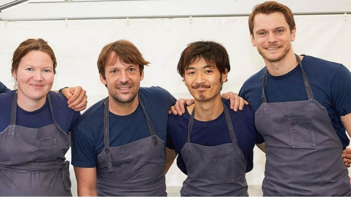 René Redzepi, con miembros de su equipo en Noma.