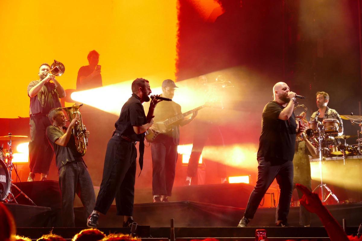 EN IMATGES | Figueres acomiada La Fúmiga en el seu últim concert gratuït a Catalunya EN IMATGES | Figueres acomiada La Fúmiga en el seu últim concert gratuït a Catalunya