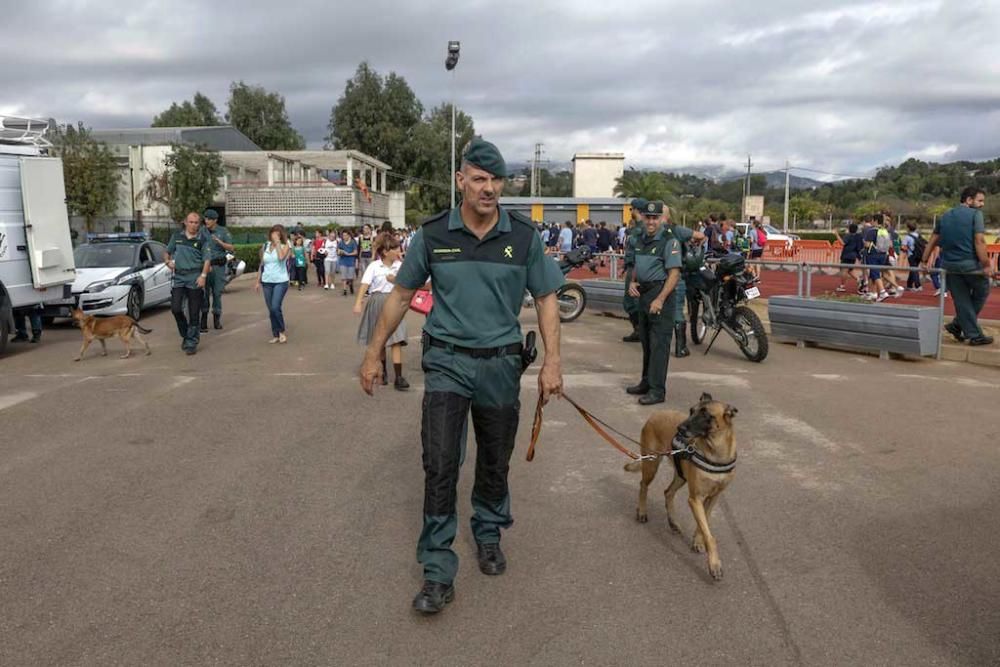 Exhibición de la Guardia Civil ante escolares en Inca