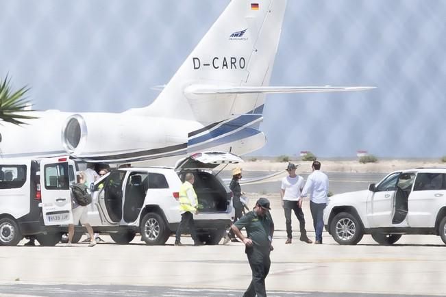 FUERTEVENTURA - Marion Cotillard y Brad Pitt  aterrizan en Fuerteventura - 23-05-16