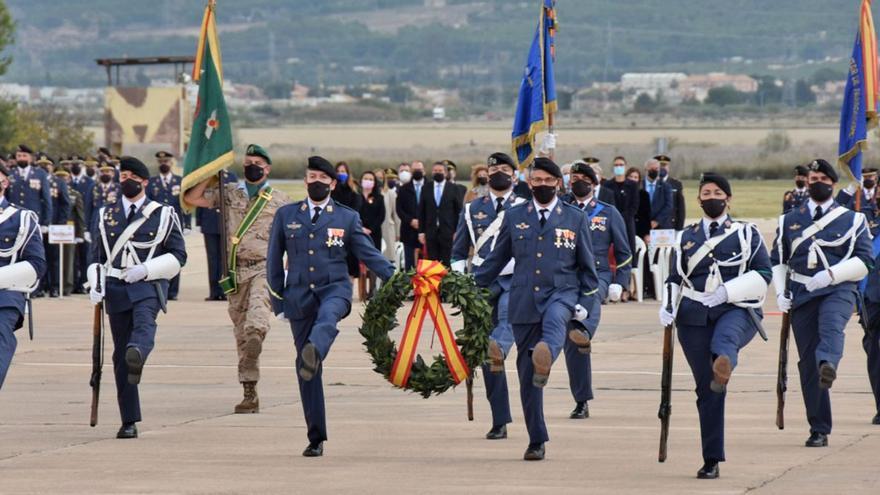 Homenaje a los caídos,
ayer durante el acto
en Alcantarilla.  l.o.