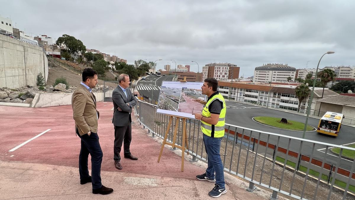 Hidalgo, junto a Íñiguez, supervisa las obras del nuevo vial del CEMELPA.