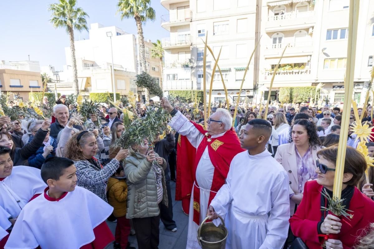 Aquí las imágenes de la Procesión de Las Palmas de Torrevieja 2026 Aquí las imágenes de la Procesión de Las Palmas de Torrevieja 2026