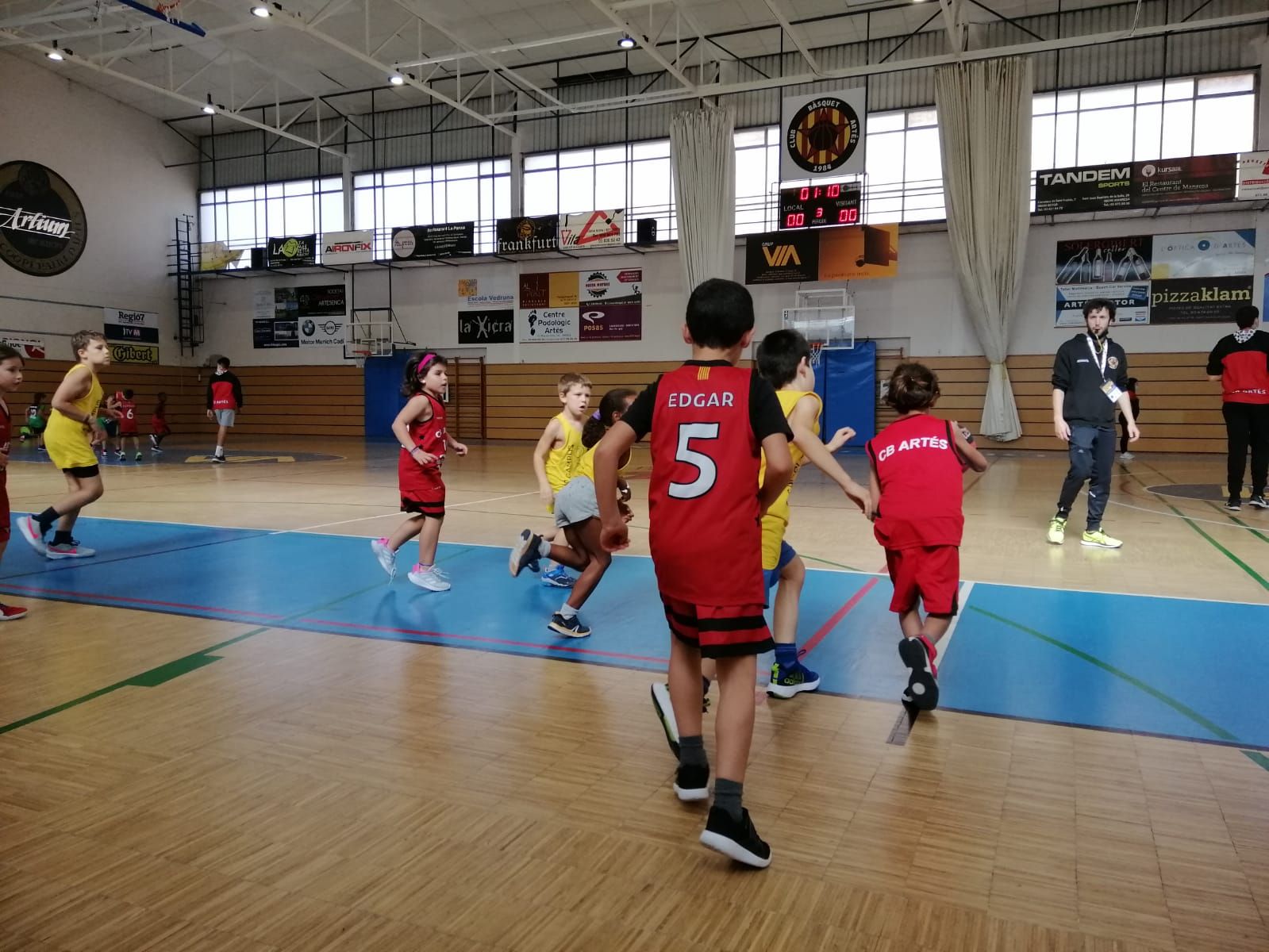 Trobada escolar de bàsquet a Artés