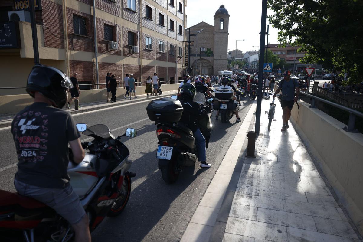 En imágenes | Alcañiz resuena con el ruido de las motos en un ambiente de gala