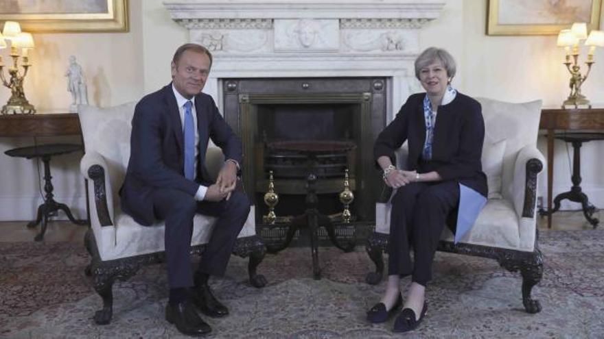 May advierte a Tusk de que no negociará la soberanía de Gibraltar