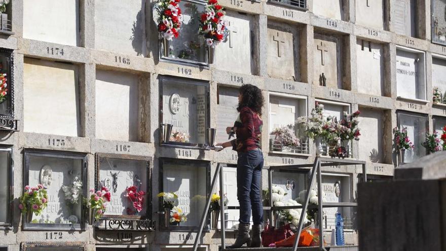 Prohibeixen escampar les cendres dels difunts o tenir-les a casa