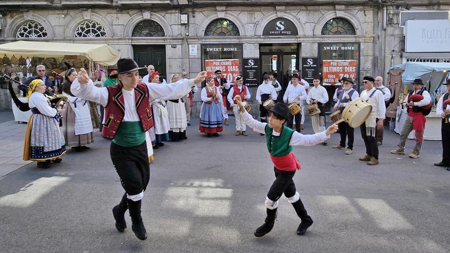 Choripán, baile y mucha fiesta en una Reconquista de Vigo a rebosar.