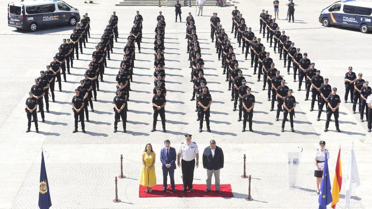 Presentación de Policías Nacionales en prácticas en la plaza de María Pita