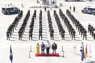 Presentación de Policías Nacionales en prácticas en la plaza de María Pita