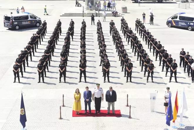 Presentación de Policías Nacionales en prácticas en la plaza de María Pita