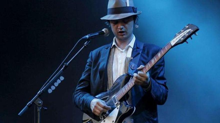 Pete Doherty, en su actuación en el festival de Benicássim en 2008. / domenech castelló