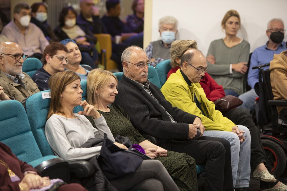 Canet d'En Berenguer. El magistrado Joaquín Bosch llena el salón de actos del ayuntamiento en uno de los actos por el 25N.