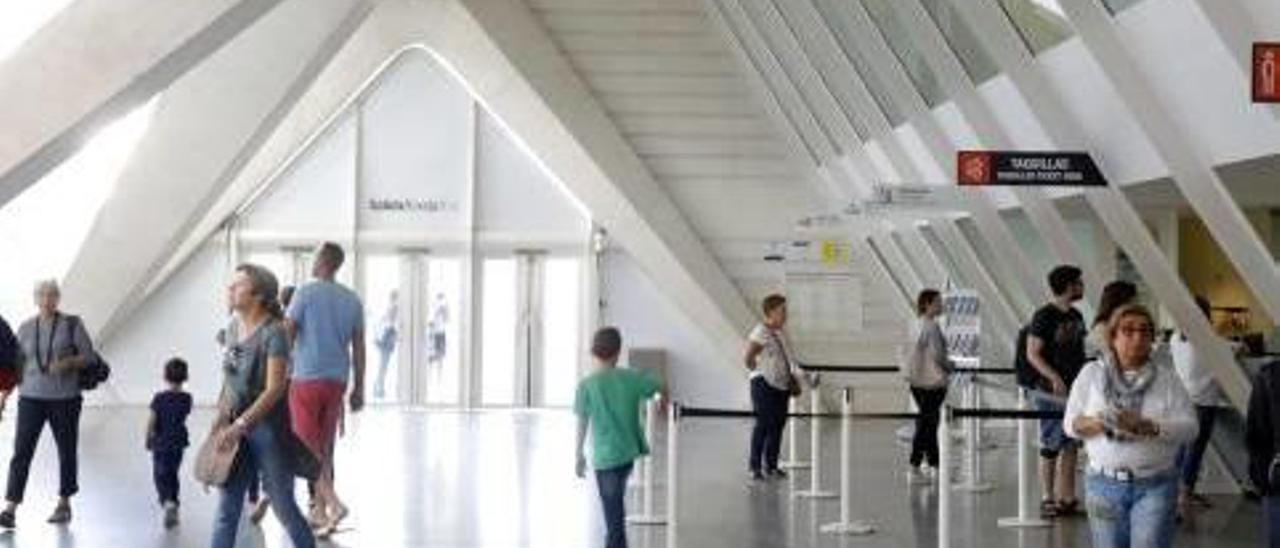 La Ciudad de las Artes pierde menos, pero sigue en números rojos