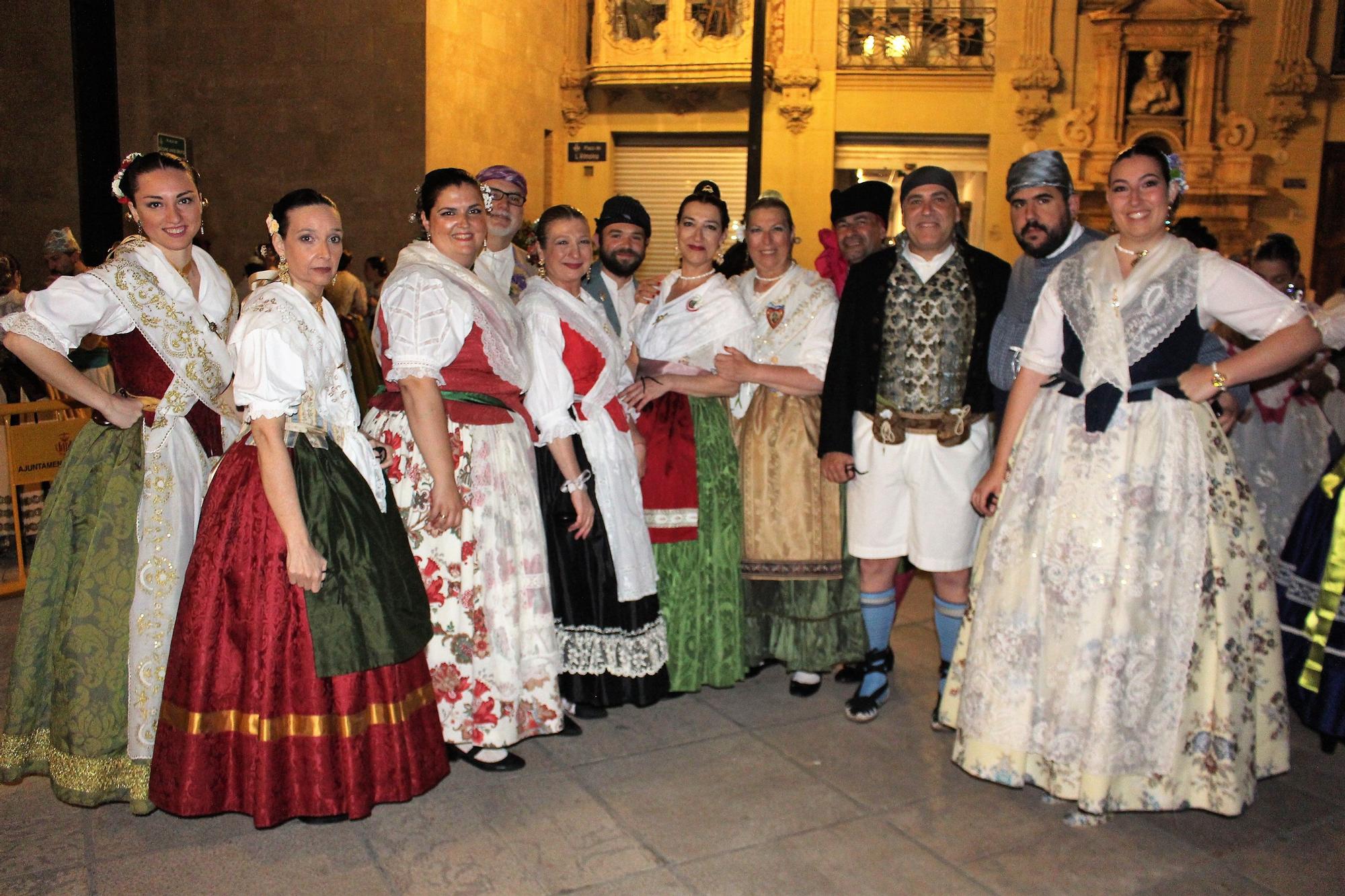 Búscate en los cuadros de baile de las comisiones en la "Dansà de les Falles"