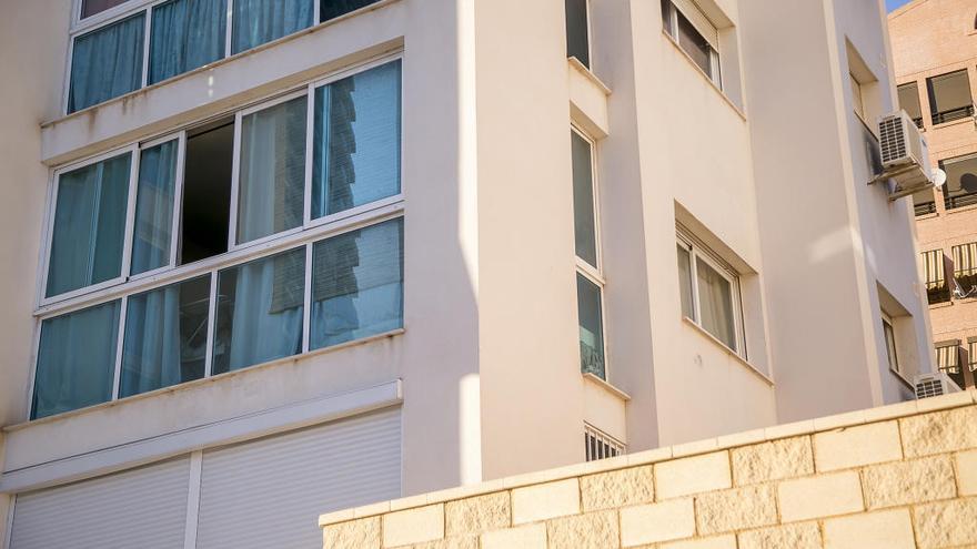 Edificio en el que se encuentra la vivienda donde fue rescatado el menor.