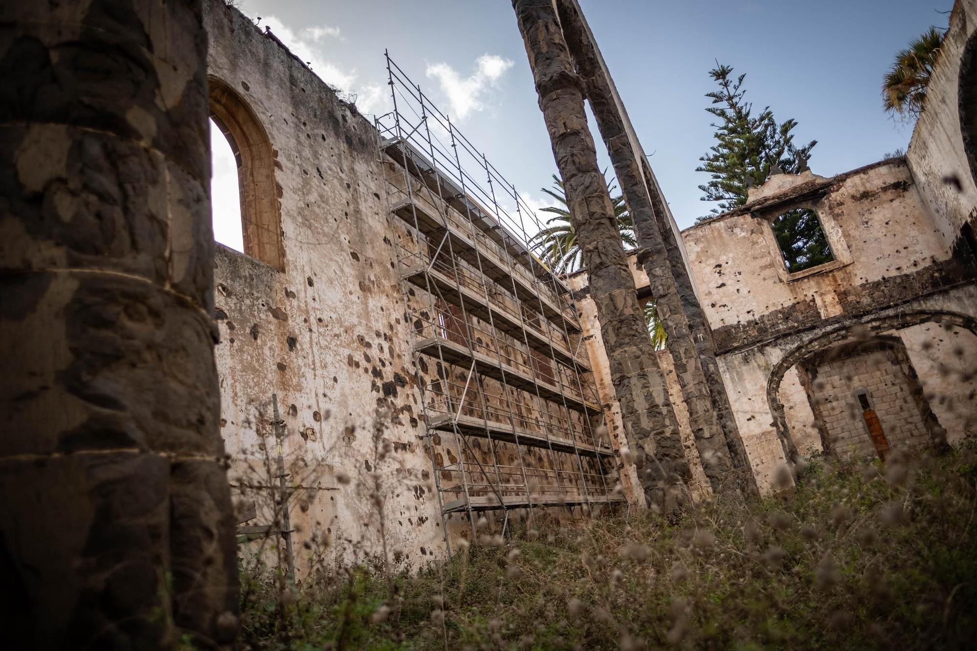 Visita del ministro de Turismo, Jordi Hereu, a las ruinas de la iglesia de San Agustín