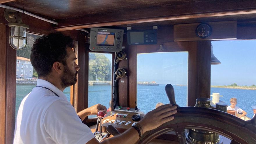 Este es el barco más antiguo de España, se llama &quot;Vaporín&quot; y ha vuelto a su casa para las fiestas: unos privilegiados han podido subir a bordo