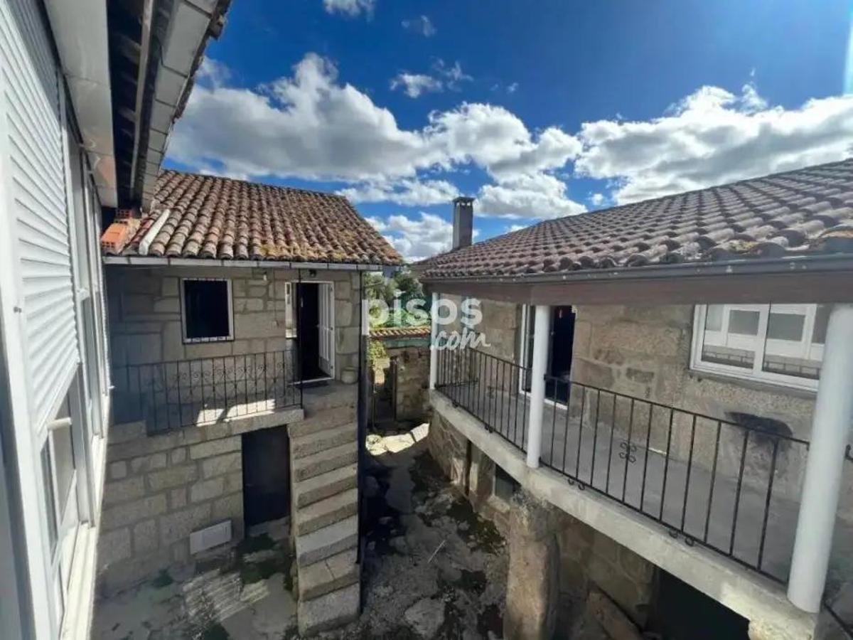 Algunas imágenes del chalet con piscina a la venta en Coles Algunas imágenes del chalet con piscina a la venta en Coles