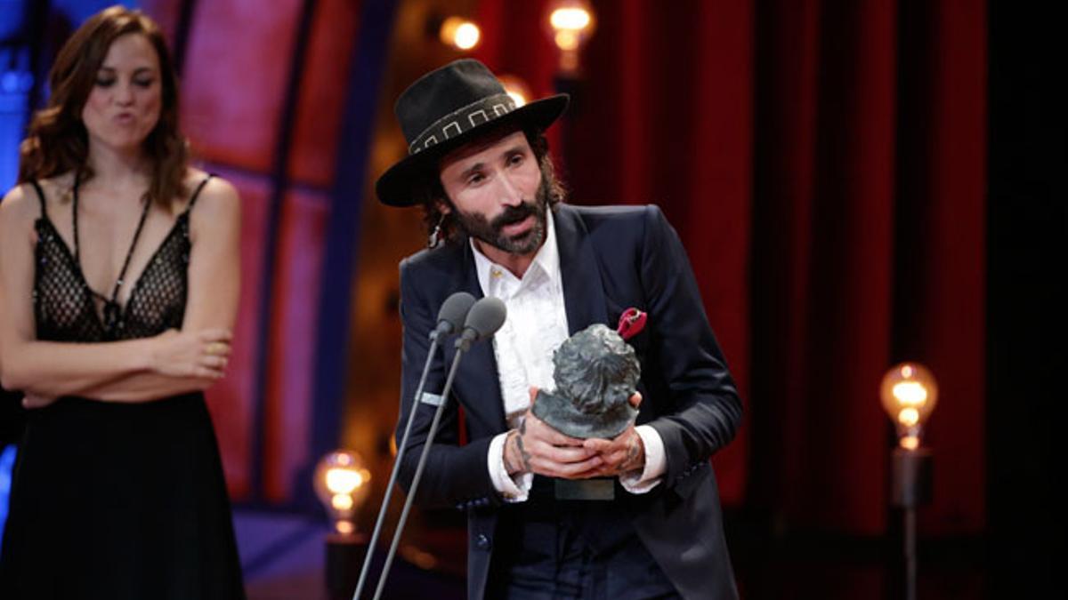 Leiva recogiendo su Premio Goya a mejor canción