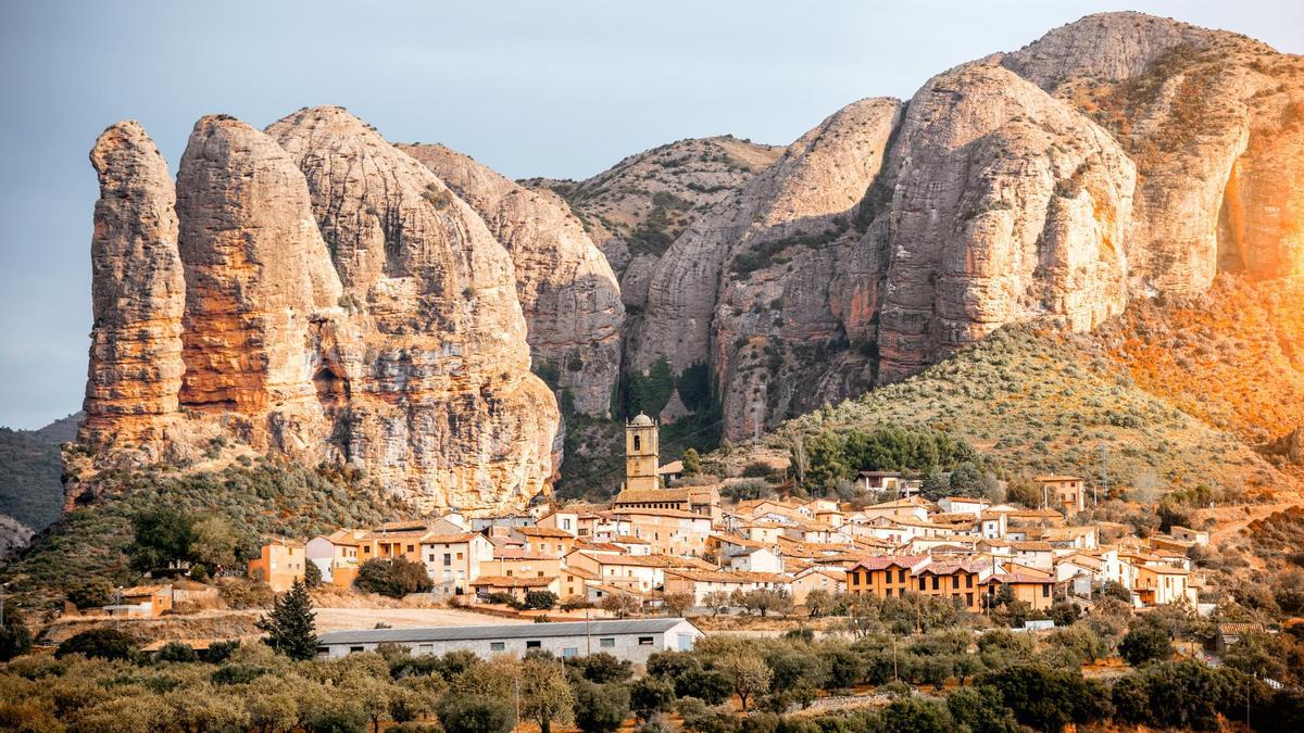 El pueblo más bonito al que viajar en noviembre está ubicado en un entorno espectacular