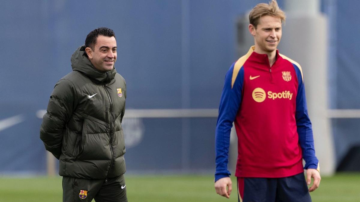 Xavi y Frenkie de Jong, en el último entrenamiento.