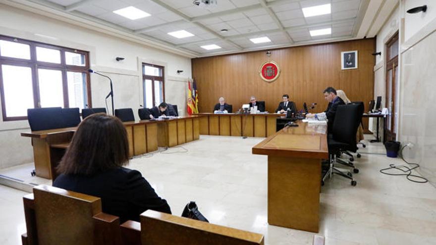 La exsecretaria municipal de Sineu durante el juicio celebrado en Palma el pasado mes de marzo