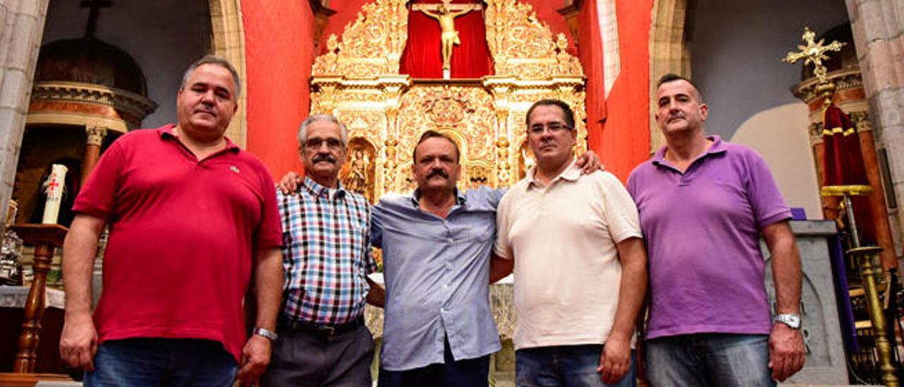 Francisco Santana (i.), José Santana, Juan Santana &#039;el Sacristán&#039;, Jesús Santana y Paco Rivero, ayer.