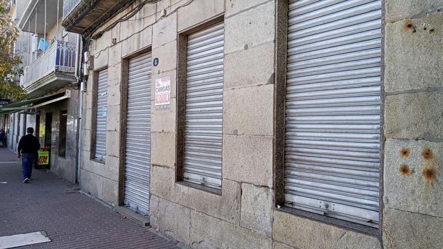 Local cerrado en Cangas.