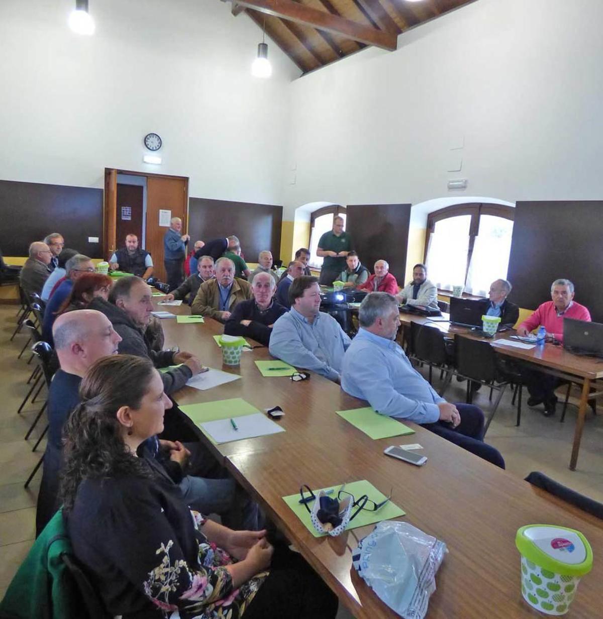 Participantes en la primera jornada, en Feleches (Siero).