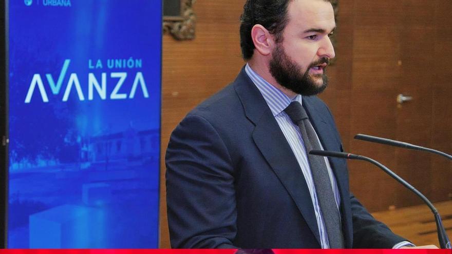 El alcalde de La Unión acusa a Pedro Sánchez de plagiarle el logo de una campaña