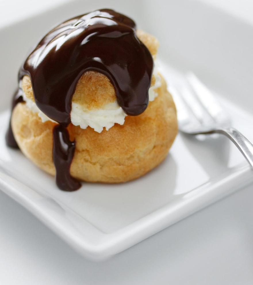 Profiteroles de nata, un postre para los más golosos