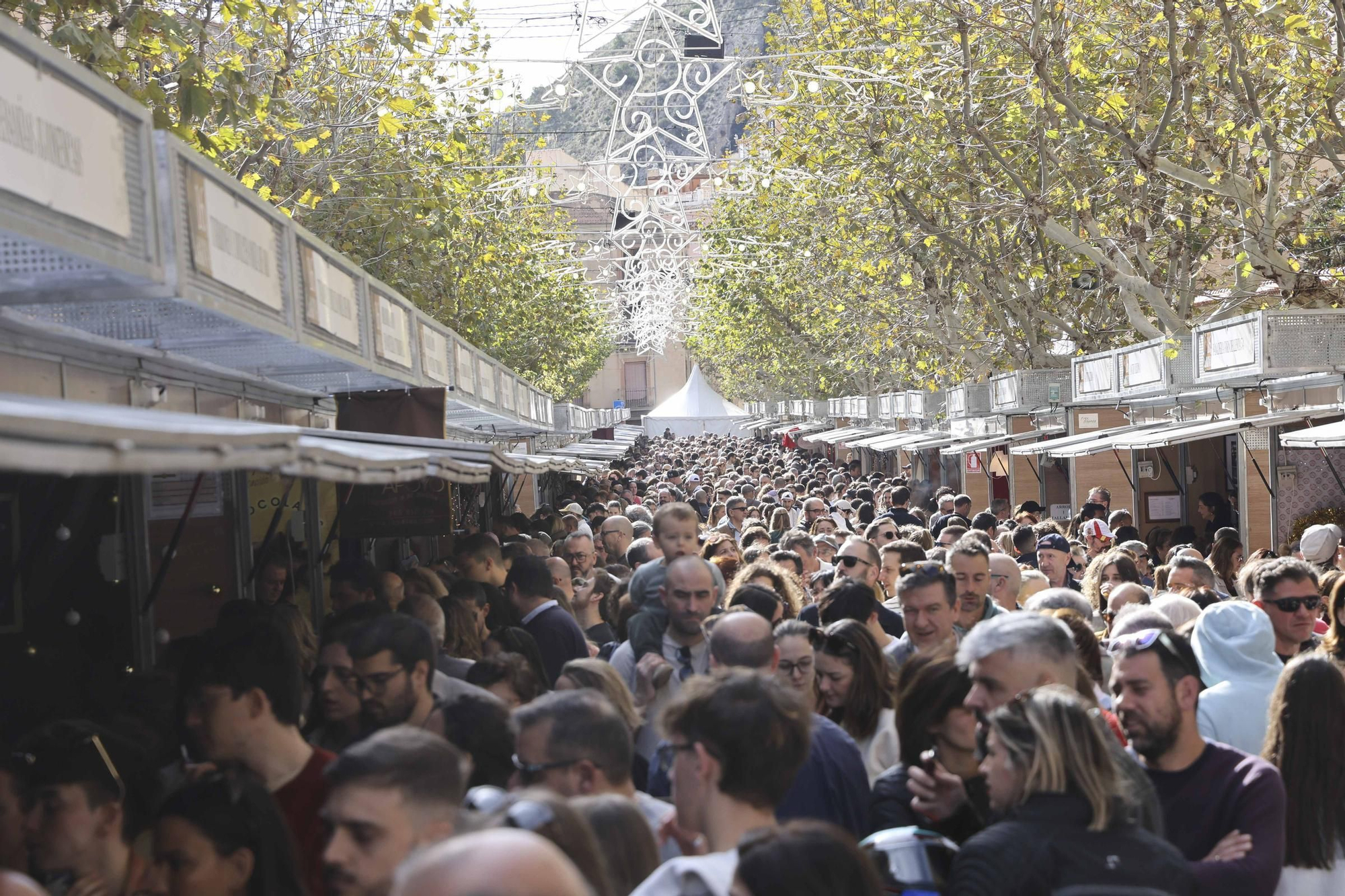 Gran afluencia en la Feria de la Navidad de Xixona
