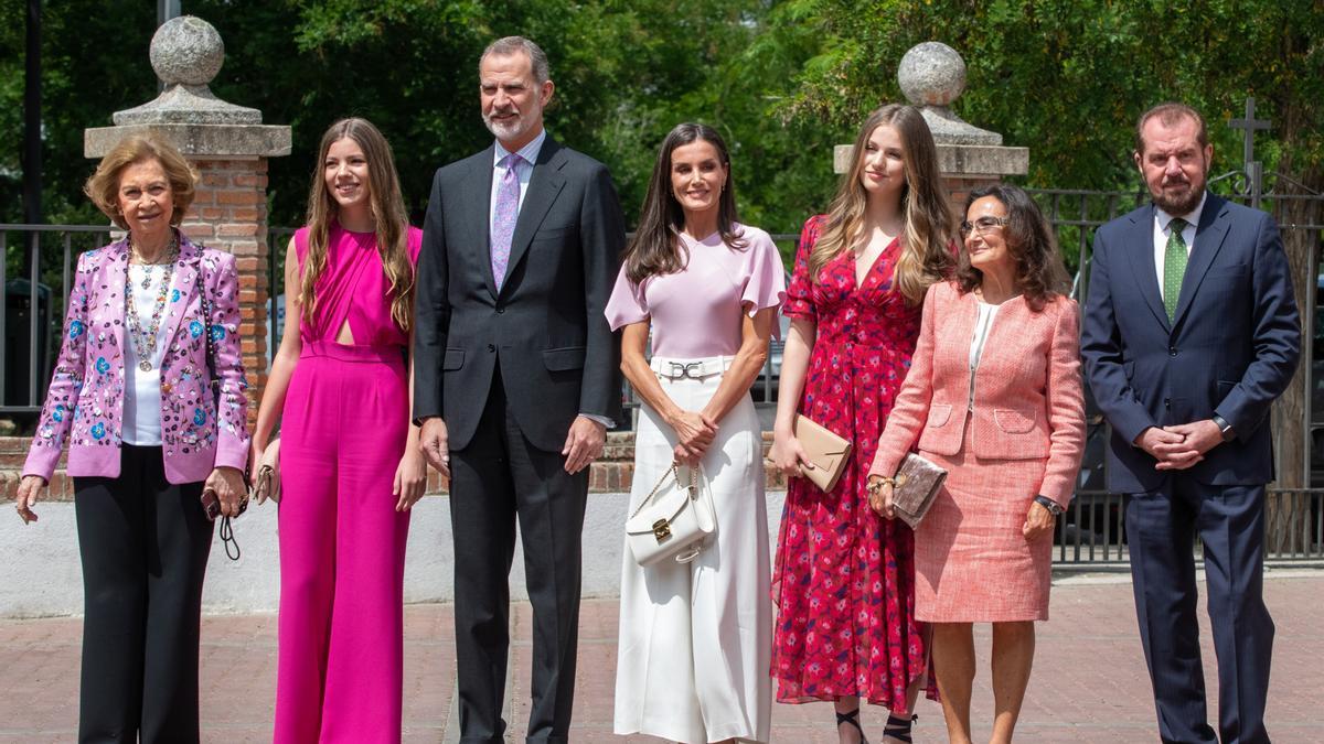 La Infanta Sofía ha hecho la Confirmación arropada por sus padres, la Princesa Leonor, la Reina Sofía y sus abuelos maternos