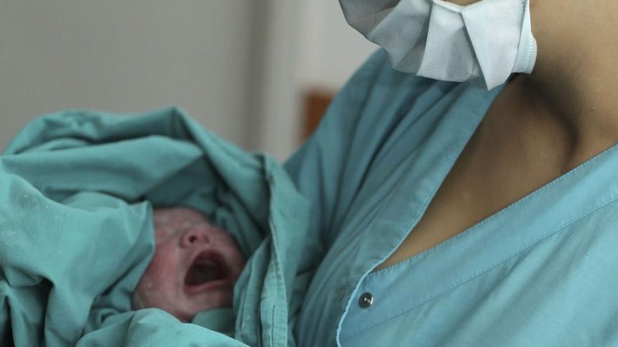 La falta de 200 matronas en Castellón amenaza la atención en los partos